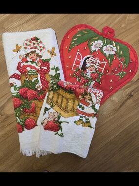 Strawberry Shortcake Vintage Kitchen Towel, Washcloth and Heart Pot Holder Set